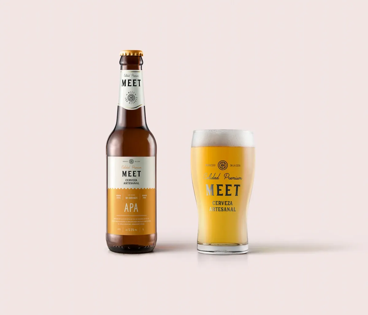 Render de botella y vaso APA